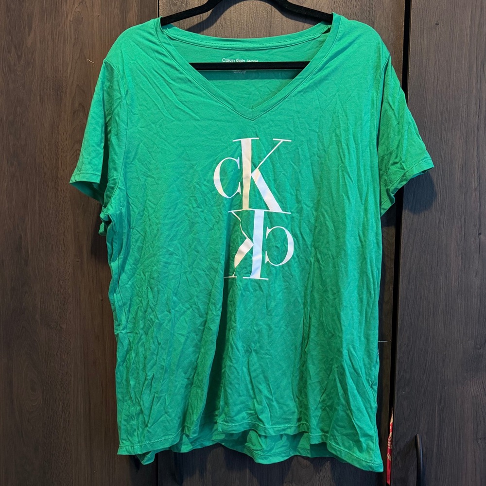 Calvin Klein Jeans T-Shirt Womens 1X Green Graphic Logo V-Neck Short Sleeve Tee
